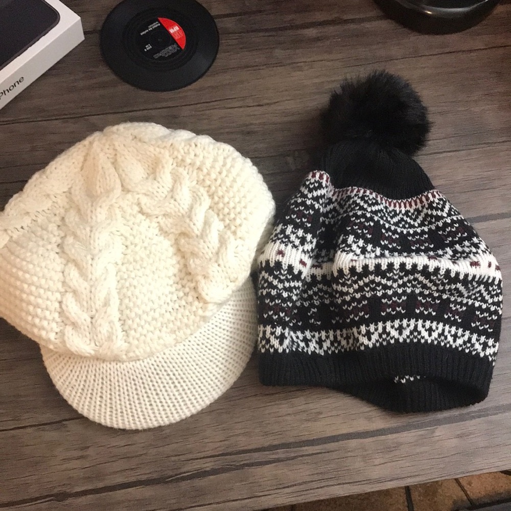 Set of 2 knitted hats